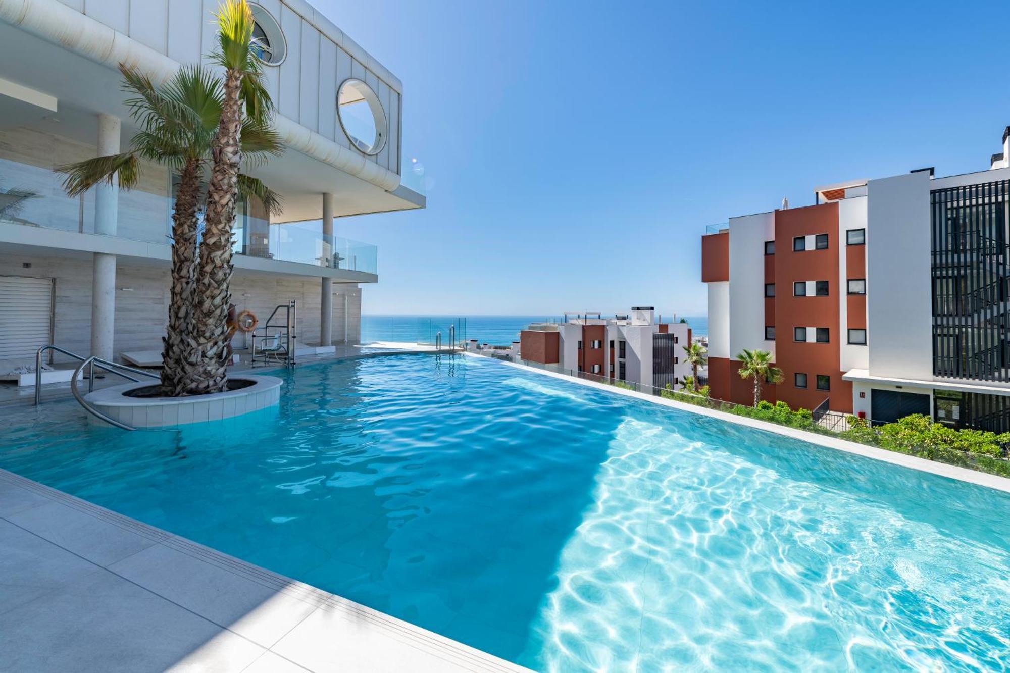 Apartamento Serene Seaview Retreat In Higueron: 2br Oasis Fuengirola