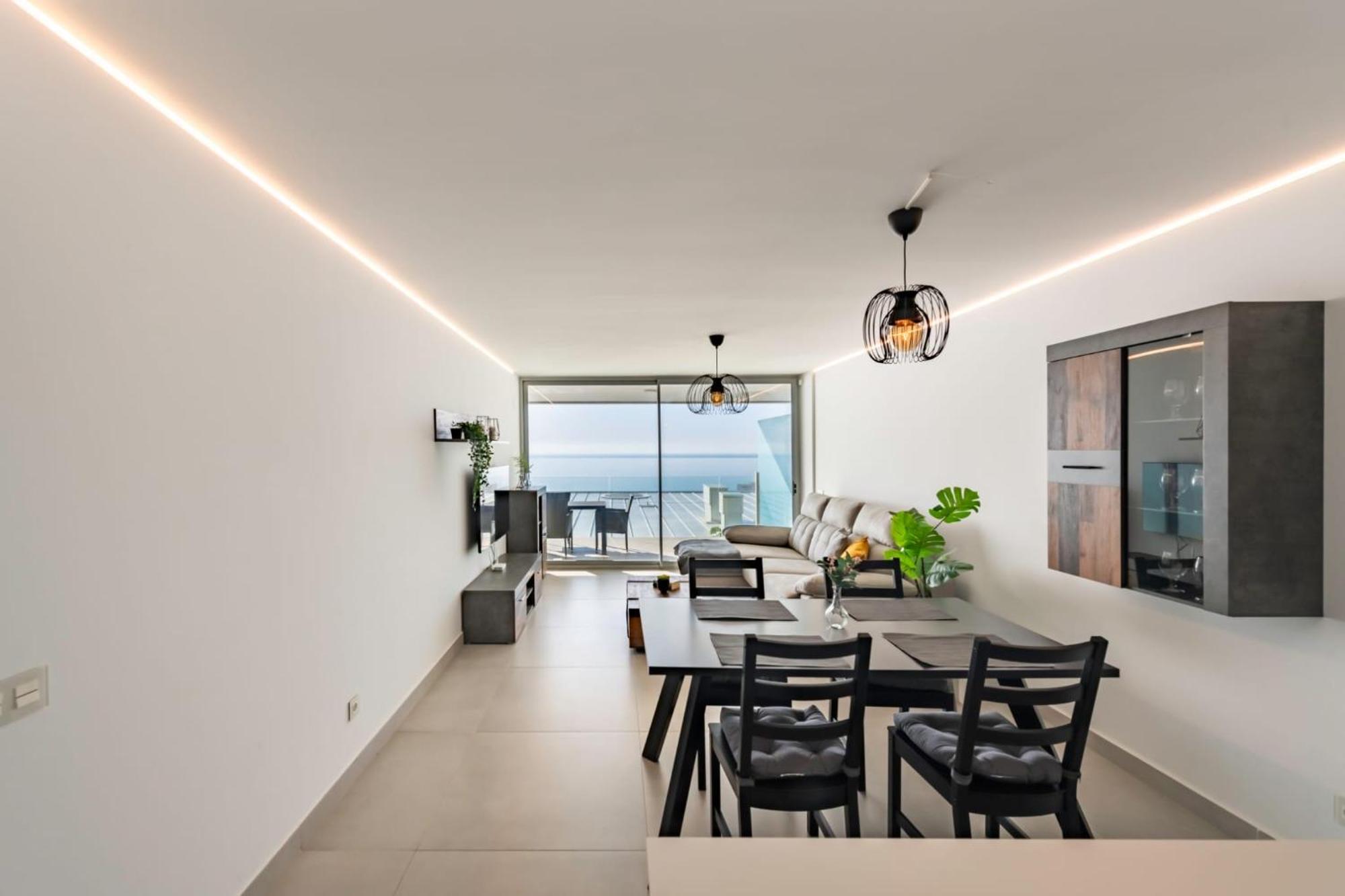 Apartament Serene Seaview Retreat In Higueron: 2br Oasis Fuengirola