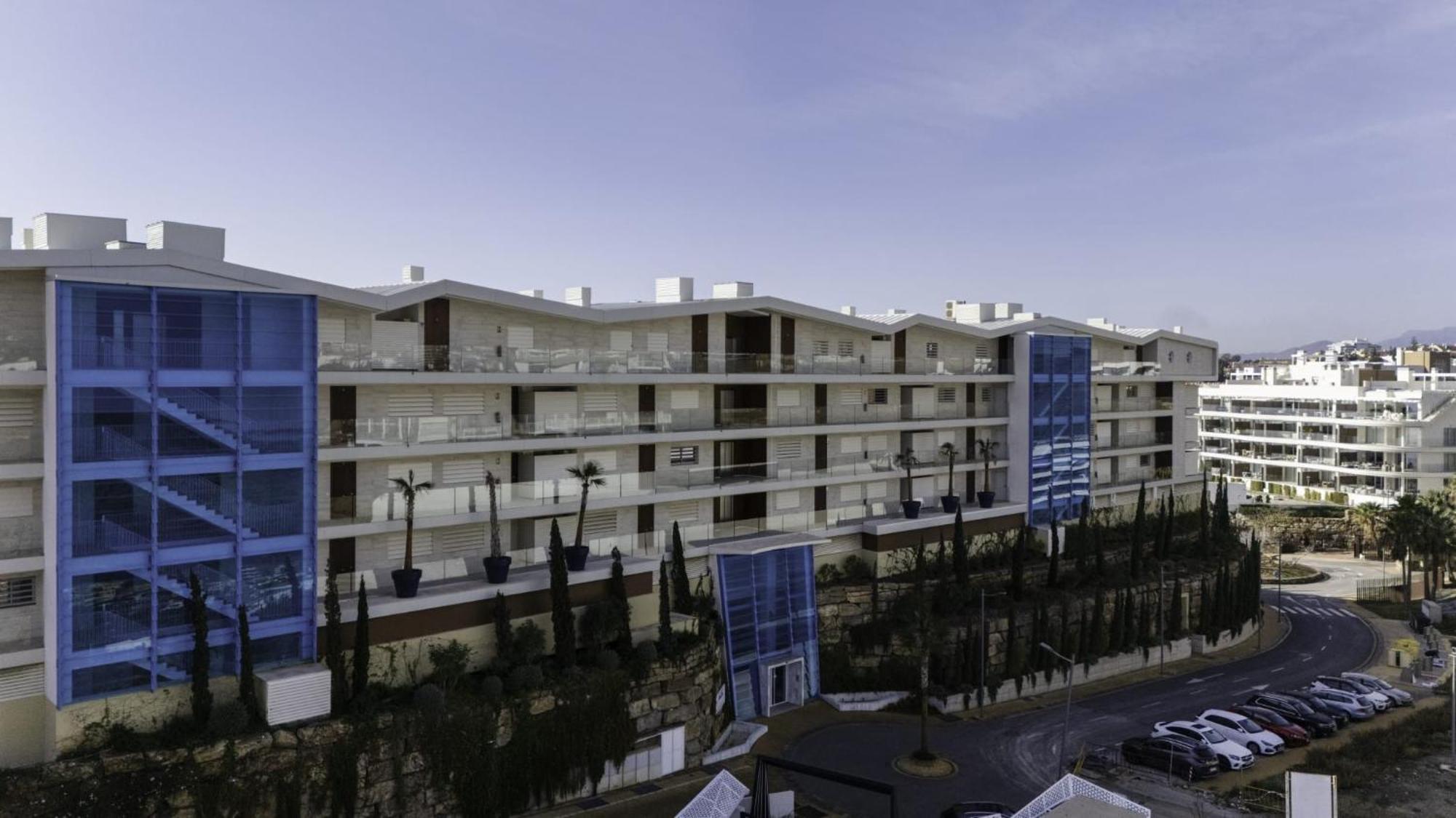Serene Seaview Retreat In Higueron: 2br Oasis Apartament Fuengirola